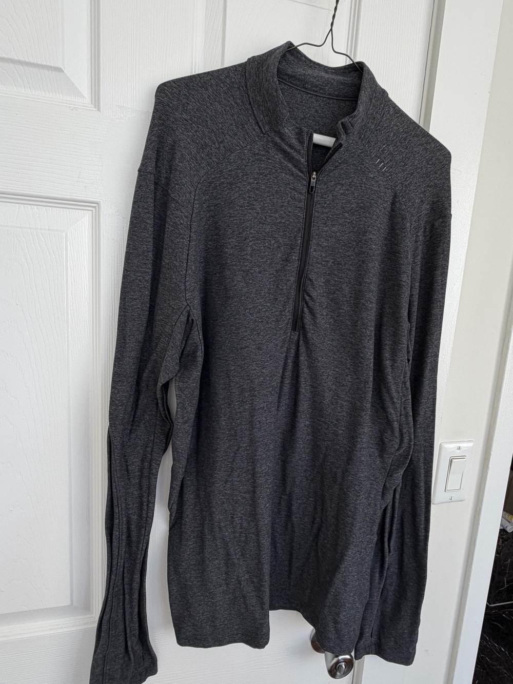 lululemon athletica Men's Charcoal Half-Zip Long Sleeve Top - Picture 4 of 4